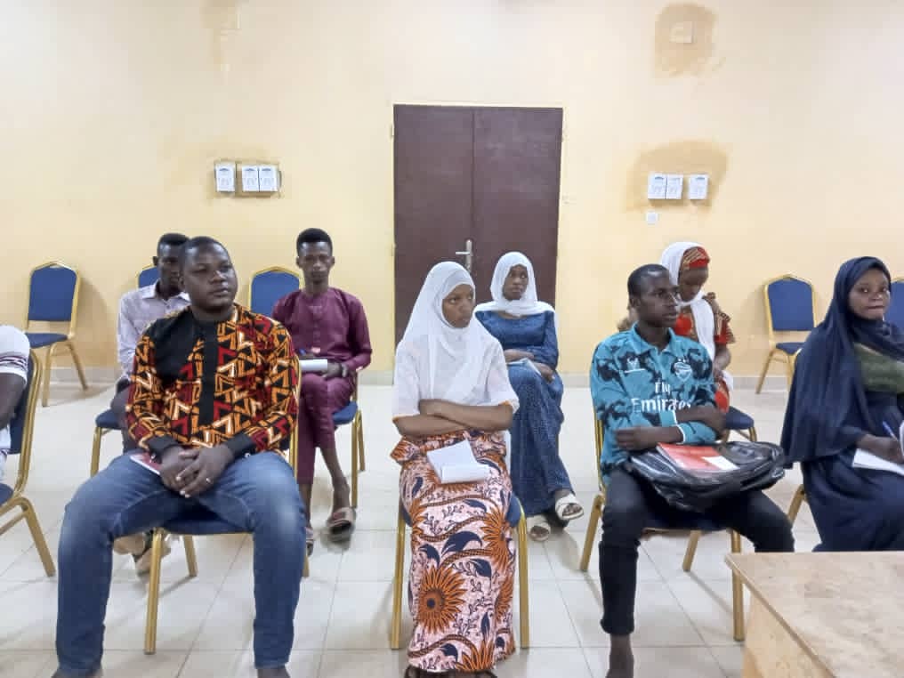 CCNEJNIGER's tweet photo. 2e jour atelier sur l'élaboration de projets et la mobilisation de ressources. avec la restitution des travaux de la 1ere journée suivi de la formation sur la Mob. des ressources

Cette formation vient  renforcer les capacités de ce jeunes à être plus actifs dans leur communauté. https://t.co/0c3QFGff0k
