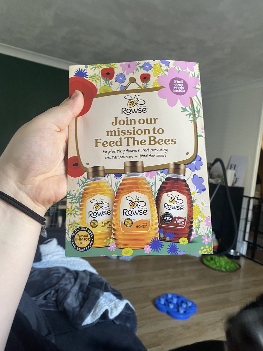 _LucyCole_'s tweet photo. The mission to #FeedTheBees 🌸🐝🌼
I recently signed up to receive a packet of wildflower seeds from Rowse Honey UK - and I’m over the moon they have arrived.

Although gardening isn’t my forte, wildflowers are simple yet pretty. Better yet, they are good our little bee buddies. https://t.co/den1m3xEQk