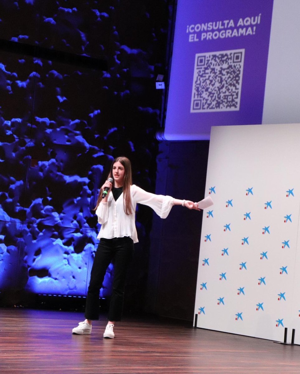 fase_fundacion's tweet photo. 🌍 Los siguientes proyectos de #LeaderCode que se presentaron en #GlobalTrends estaban relacionados con los #colegios desde dos puntos de vista:

👉🏻 Nuria V. "Instalación de #placassolares en colegio"

👉🏻 Cristina P."El futuro de la #educación está en nuestras manos" https://t.co/DtdHyBg6G3