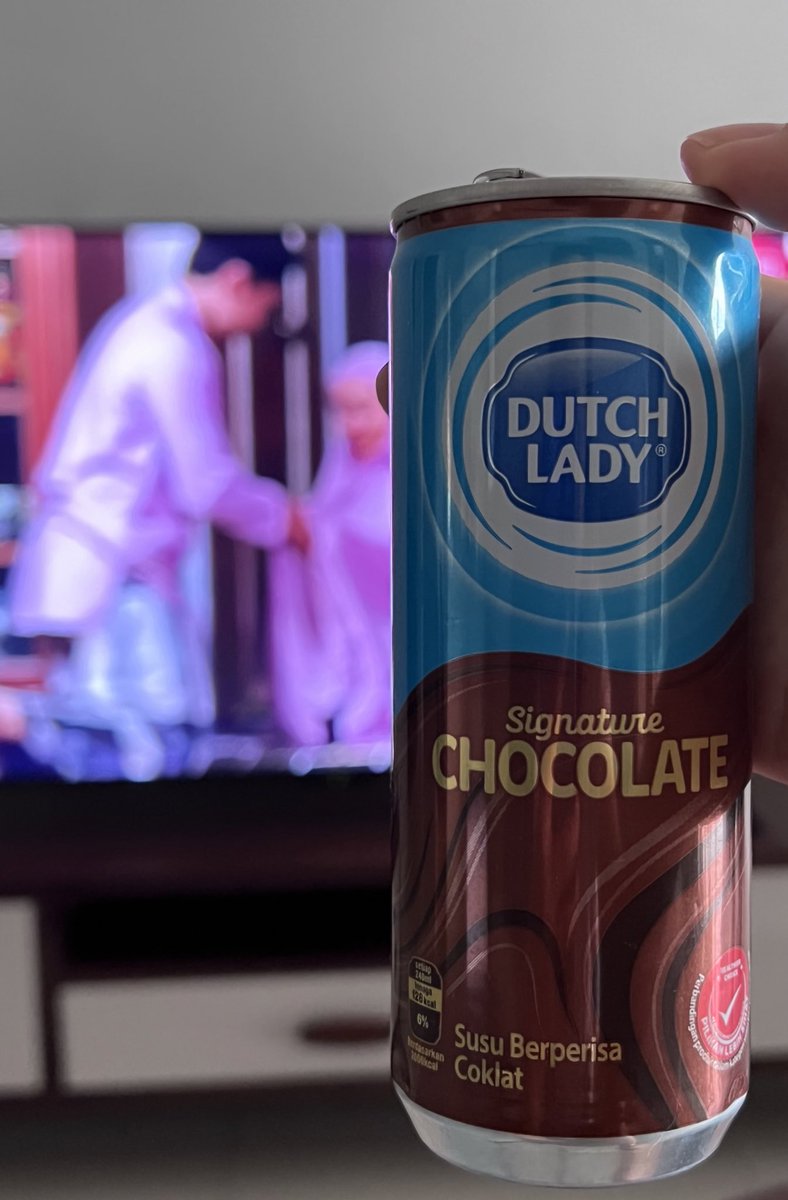 DutchLadyMY's tweet photo. Brb min nak layan drama ni dengan chill buddy. Baru syok!
#MadeForChillin #IniBarulahChill #DLStrongMeStrongerUs https://t.co/r9t3Vg2yL9