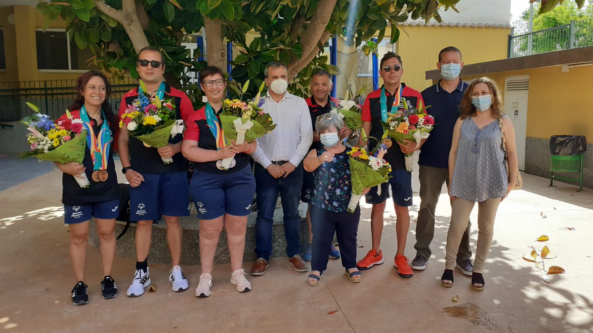 aytoaspe's tweet photo. Vuelven con ✌🏻 medallas de bronce y un 4️⃣ puesto en el pódium los deportistas que representaron Aspe en el campeonato internacional Special Olympics 2022 para personas con diversidad funcional en la disciplina de Bocce. 

¡¡ENHORABUENA EQUIPO!!💪🏻👏🏻 https://t.co/Dyt5q0kp2w