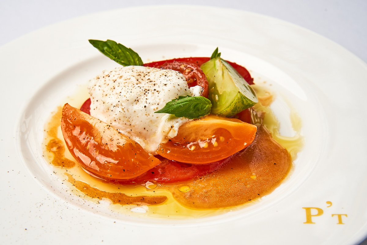 Perfectly creamy burrata with heirloom tomato is now available at Parker's Tavern. Originally from Puglia, the cheese takes its name from its creamy, buttery texture – “burro” meaning butter in Italian. Best enjoyed with our Italian 2020 Pinot Grigio 🍷