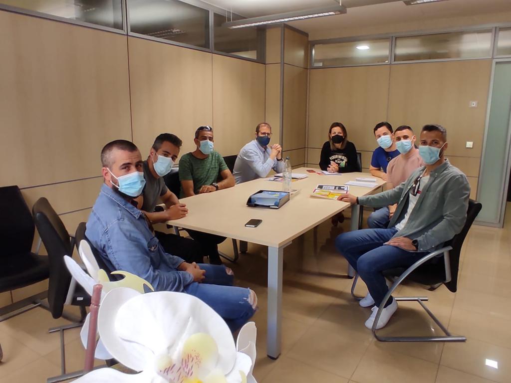 STR_Sindicato's tweet photo. Hoy represetantes del @STR_Sindicato de @Cepsa_ES #Tenerife han mantenido una reunión con los responsables políticos del @santacruz_ayto por el #coeficientereductor para la industria #Química y del #Refino.
#STR_CRJ https://t.co/Hb5L8whjsS