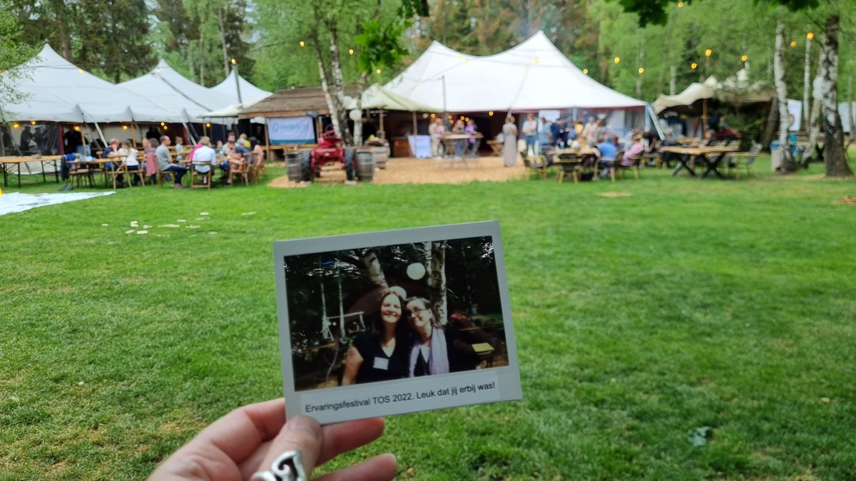 Op het #ervaringsfestival #TOS voor #ervaringsdeskundigen waar ontmoeten, delen en waarderen centraal staan. #Deelkracht. Op de foto met @JetIsarin