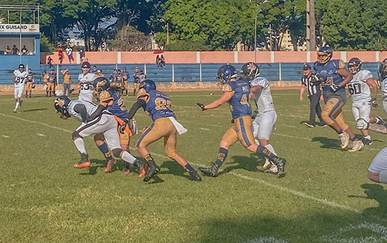 .<a href="/corinthiansfa/">Corinthians FA</a> vence o São José Jets e segue vivo na luta por uma vaga nos playoffs da <a href="/spflbr/">São Paulo Football League</a>. 🏈🇧🇷  futebolamericanobrasil.com/corinthians-st…