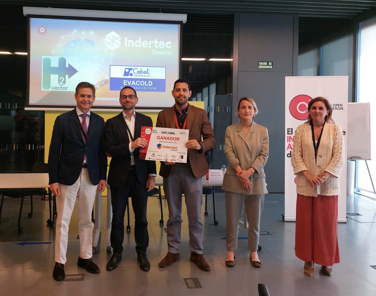 simetria_grupo's tweet photo. La solución presentada por @H2Vector ha sido la que desde #Indertec hemos seleccionado cómo la que mejor resuelve nuestro reto. ¡Enhorabuena! Gracias a #Cobet y Diego Parra por vuestras propuestas.
#AncesOpenInnovation @AncesSpain @LaNaveMadrid https://t.co/z0CWT1HT2o