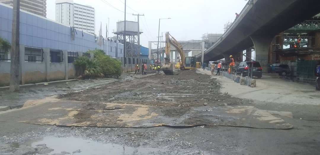 trafficbutter's tweet photo. VIA @followlastma: [12:02PM] #Elegbata #RoadRehabilitation Road palliative work has commenced at Elegbata by CFAO inward Leventis, hence all traffic has been rerouted to Elegbata/Apongbon link bridge inward CMS bridge. https://t.co/tRp9cMf19p