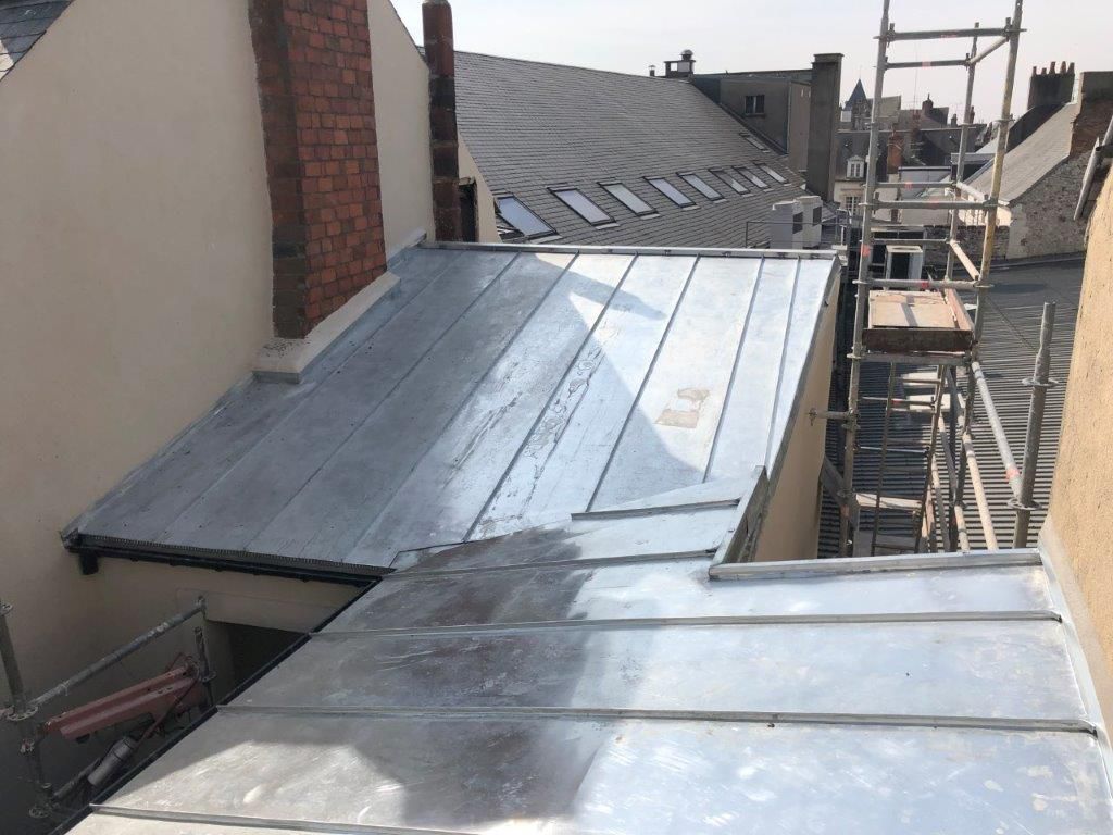 VitetCouverture's tweet photo. Chantier en cours en centre ville d ORLEANS https://t.co/kfw7Ab0F7a