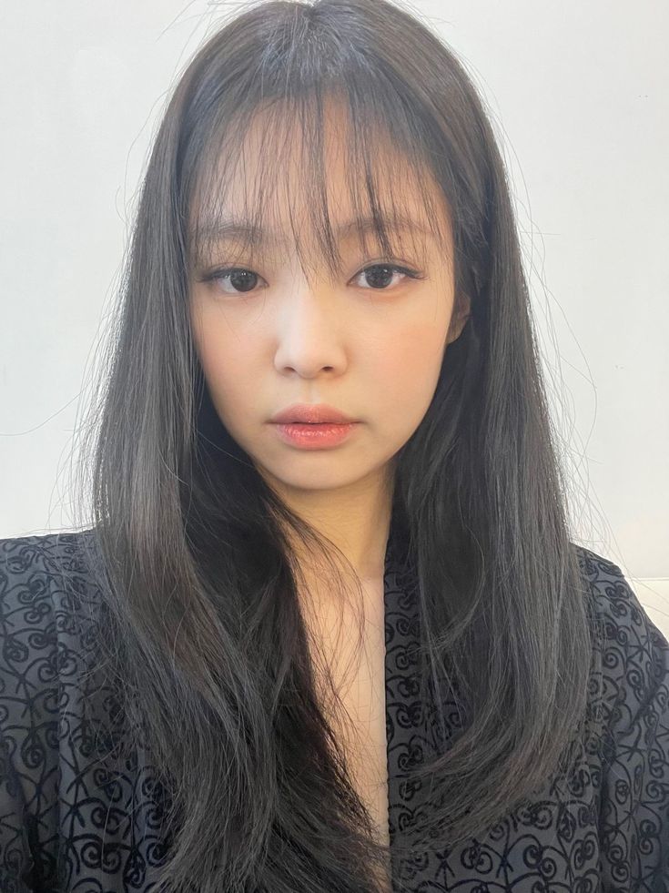 this jennie kim selca is so beautiful