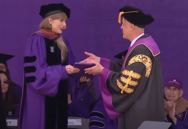 doctorswiff's tweet photo. "YOU DROPPED MY F*CKING HAND! WHAT AM I SUPPOSED TO DO WITH THAT?"
- All Too Well (10 Minute Version) (Taylor's Version) (From The Vault)
#doctortaylorswift #22GraduatesVersion Dr Taylor Swift, everybody. @taylornation13 @taylorswift13 https://t.co/aFPFUlehZq