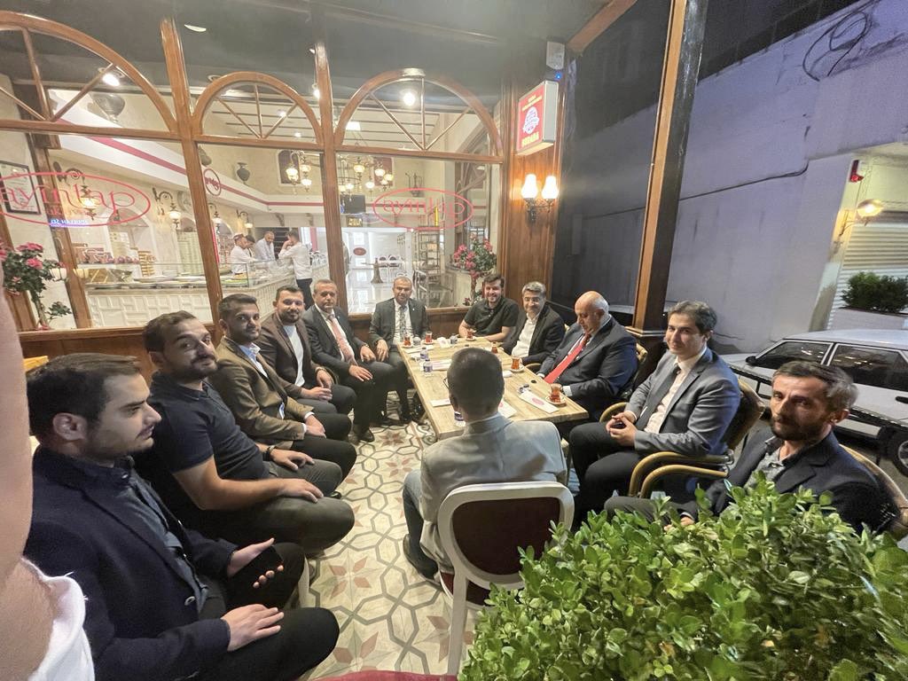 21 Mayıs Deva Partisi mitingi öncesi Genel Başkan Yardımcımız Sn.<a href="/emin_ekmen/">Mehmet Emin Ekmen</a> GMYK ve Kurucular kurulu üyelerimiz Sn.@_RojhatOlmez ve Sn.<a href="/avtunahanelmas/">Tunahan Elmas</a> ile birlikte değerlendirmelerde bulunduk. Gazişehrimize hoşgeldiniz şeref verdiniz.