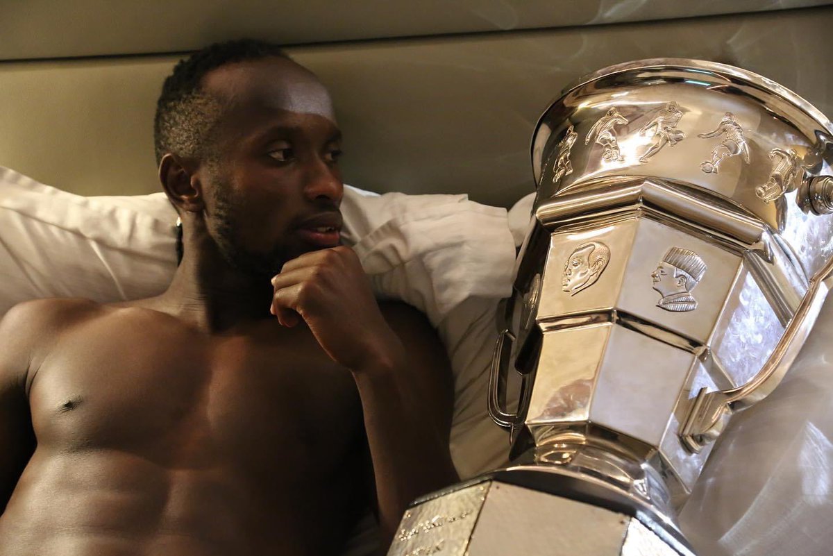 imfuraluc01's tweet photo. #BnBSports 

Ahabaye amafaranga niyo yabura arongera akahagaruka! 

Ubanza n’ibikombe aho byabaye bigenda uko… 

Umusore w’Amavubi Manzi Thierry murabona se atameze neza i Rabat… 

Shampiyona: 4 
Ibikombe by’ibihugu 2: 🇷🇼 &amp; 🇲🇦 

#ASFAR ❤️🖤💚

💯💪👏👏👏

@bbfmumwezi 95.3 FM https://t.co/cYeS8zCpfX
