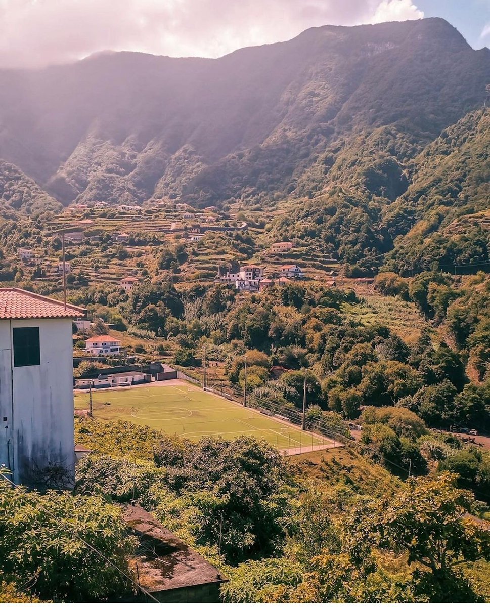 FarOutFootball tweet media