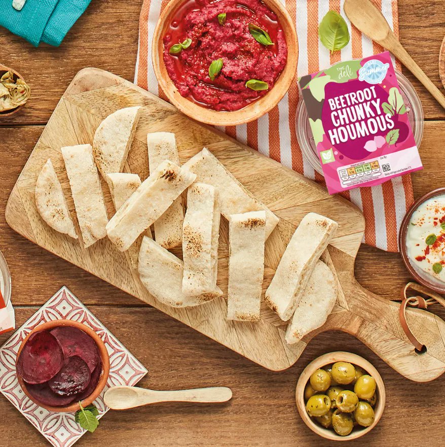 MeteorShopping's tweet photo. @AldiUK have put their own purple twist on a Middle Eastern classic with this Chunky Beetroot Hummus! 🙌 It makes a perfect dip for Pita bread. Pick both up in-store. 

#PurpleFood #HummusAndPita https://t.co/4kk1JcYm7T
