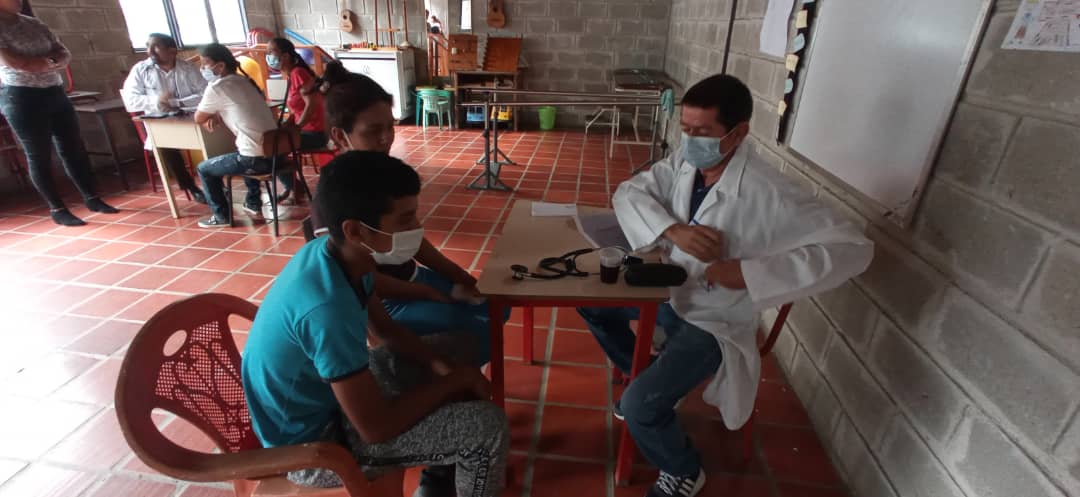 AndersonORomero's tweet photo. Ayer #IpasmeVALaEscuela desde @1especialurena Circuito 3 en compañía de #Supervisores del #Mpio @_LaAvanzadora @Frwd @Berzabethg1 @MPPEDUCACION @ZET_GestionH @ZonaEducTachira Nada ni nadie detendrá la marcha del sistema educativo @NicolasMaduro @PSUVTachira @dcabellor Venceremos https://t.co/fMT9Ps6UJ7