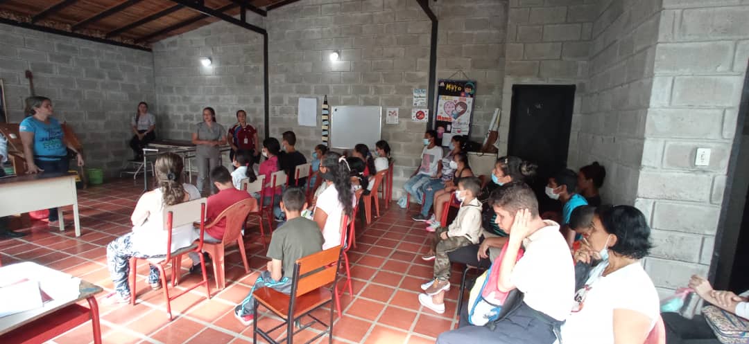 AndersonORomero's tweet photo. Ayer #IpasmeVALaEscuela desde @1especialurena Circuito 3 en compañía de #Supervisores del #Mpio @_LaAvanzadora @Frwd @Berzabethg1 @MPPEDUCACION @ZET_GestionH @ZonaEducTachira Nada ni nadie detendrá la marcha del sistema educativo @NicolasMaduro @PSUVTachira @dcabellor Venceremos https://t.co/fMT9Ps6UJ7