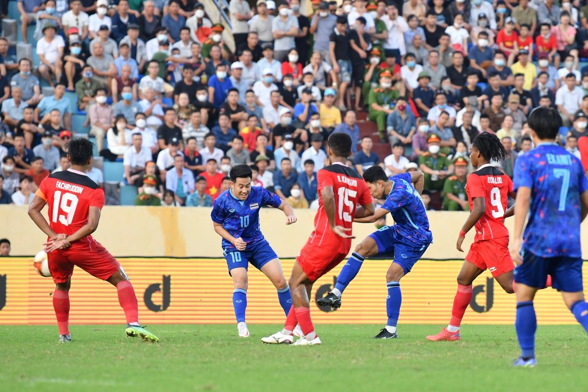 วีระเทพ ป้อมพันธุ์ กองกลางทีมชาติไทย ซัดประตูให้ทัพช้างศึก ขึ้นนำอินโดนีเซีย 1-0 ในนาที 94 รอบรองบอลชายซีเกมส์
#บอลไทย 
#ซีเกมส์ 
#ซีเกมส์2022