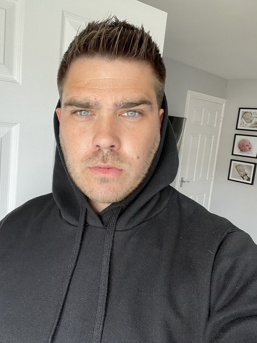 JimmyJelly88's tweet photo. Had my haircut, antibiotics kicking in, starting to feel normal,first stop..Town! #safc #TheLongWayRound 🤣☀️ https://t.co/zWOjZPzQAk