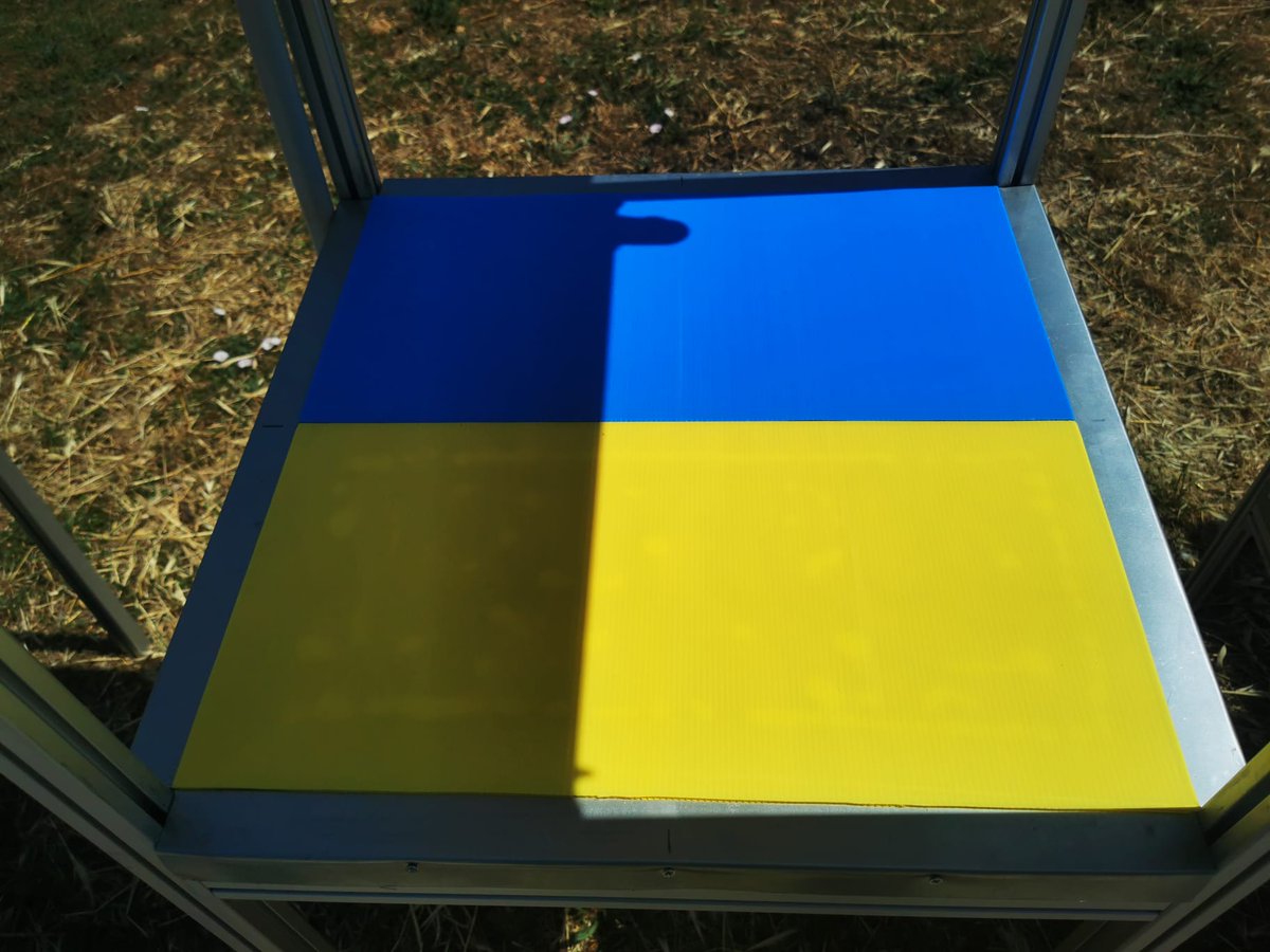 mikel_heredia's tweet photo. Ya estamos muy cerca de instalar las trampas electrónicas en islotes de Baleares, estamos acabando los últimos detalles. Los estímulos cromáticos (azul, amarillo, etc.) atraen insectos polinizadores que serán fotografiados sin necesidad de sacrificarlos.   @ZoologiaUIB @ento_e https://t.co/A75pnC9d5f