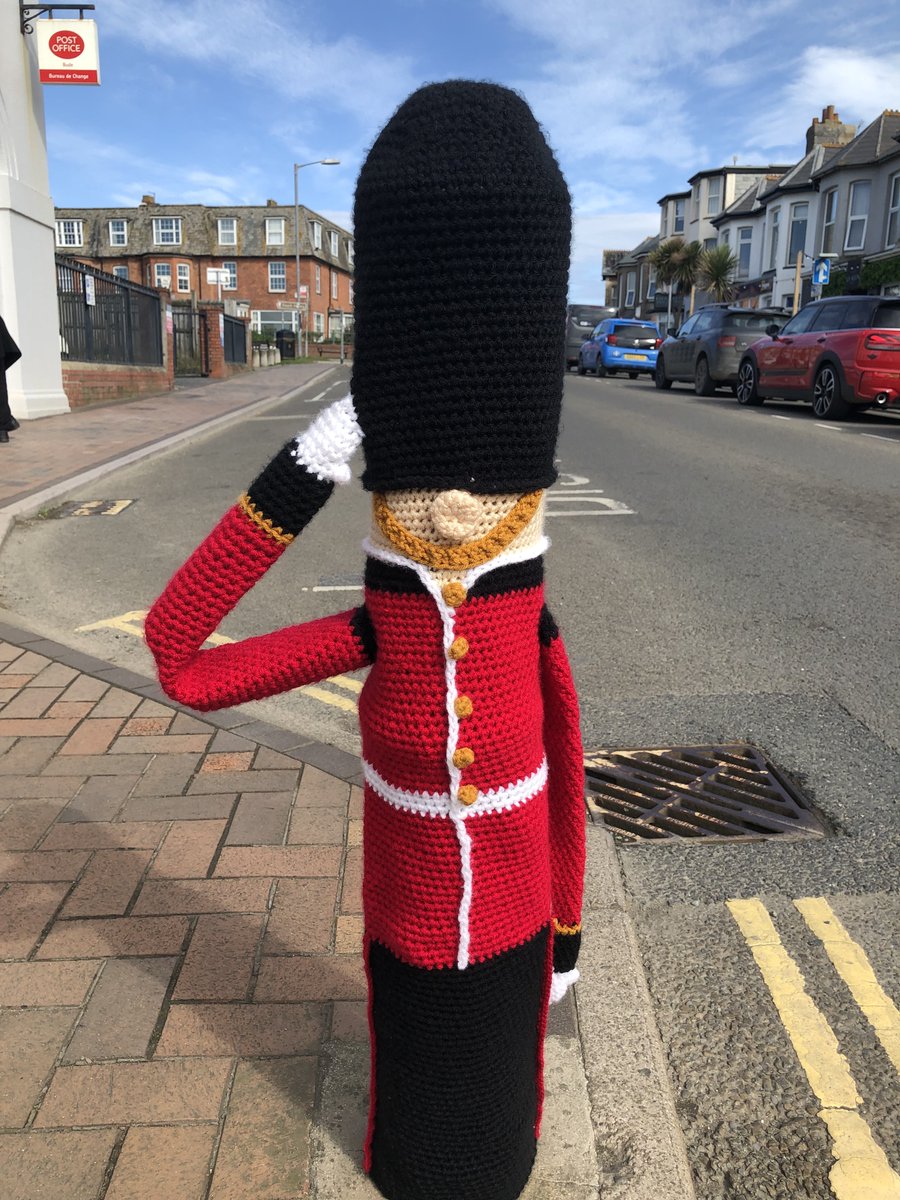 CornishGirls's tweet photo. Look at these gorgeous crocheted masterpieces! Two Beefeater guards and the crown displayed at Bude Post Office, North Cornwall, to celebrate the Queen's Platinum Jubilee!! 👑🫅

#Bude #PostOffice #crochet #Jubilee #queensjubilee #history #Cornwall #PlatinumJubilee #beefeaters https://t.co/qRM3bsbDjZ