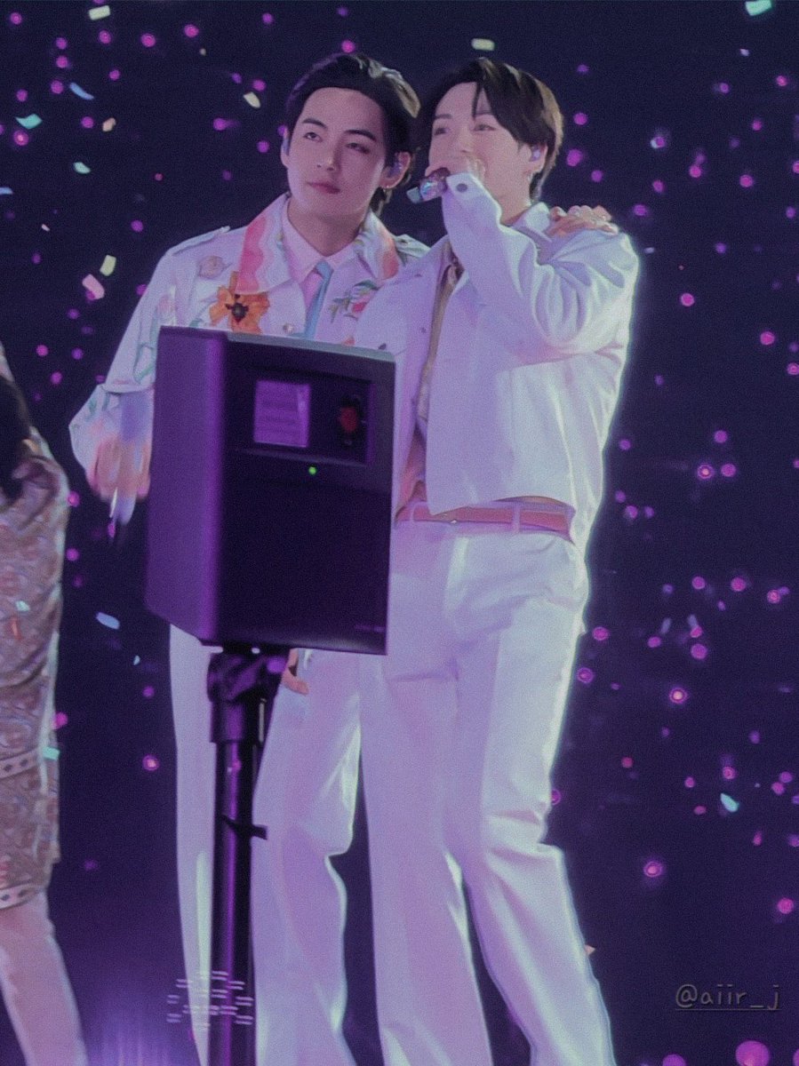 taekook𑁤 tweet media