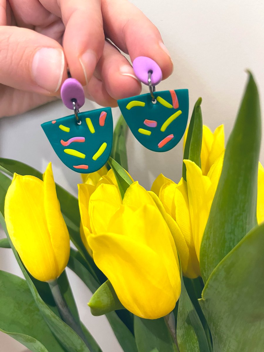 jennyjenfran's tweet image. I had a great time last night in an earring making workshop 🤗. Managed to make these &amp;amp; looking forward to wearing them! #themakearcade #peachesandtea #earringmaking #polymerclay #salisbury #salisburycrafts
