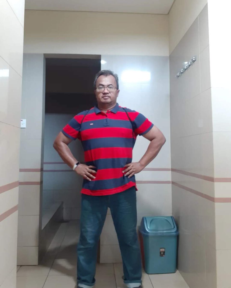 bramadji72's tweet photo. Manfaat angkat beban buatku:
- Mengeluarkan racun dari melalui aliran keringat.
- Menguatkan rangka tetap bisa beraktifitas speed tinggi &amp; tdk mudah loyo.
- Bikin hidup makin hidup
- Zikir &amp; melatih kesabaran.

Hal2 lain BONUS, bukan utama, bukan yg ku cari-cari.

#SelfMotivation https://t.co/zRZupJckYY
