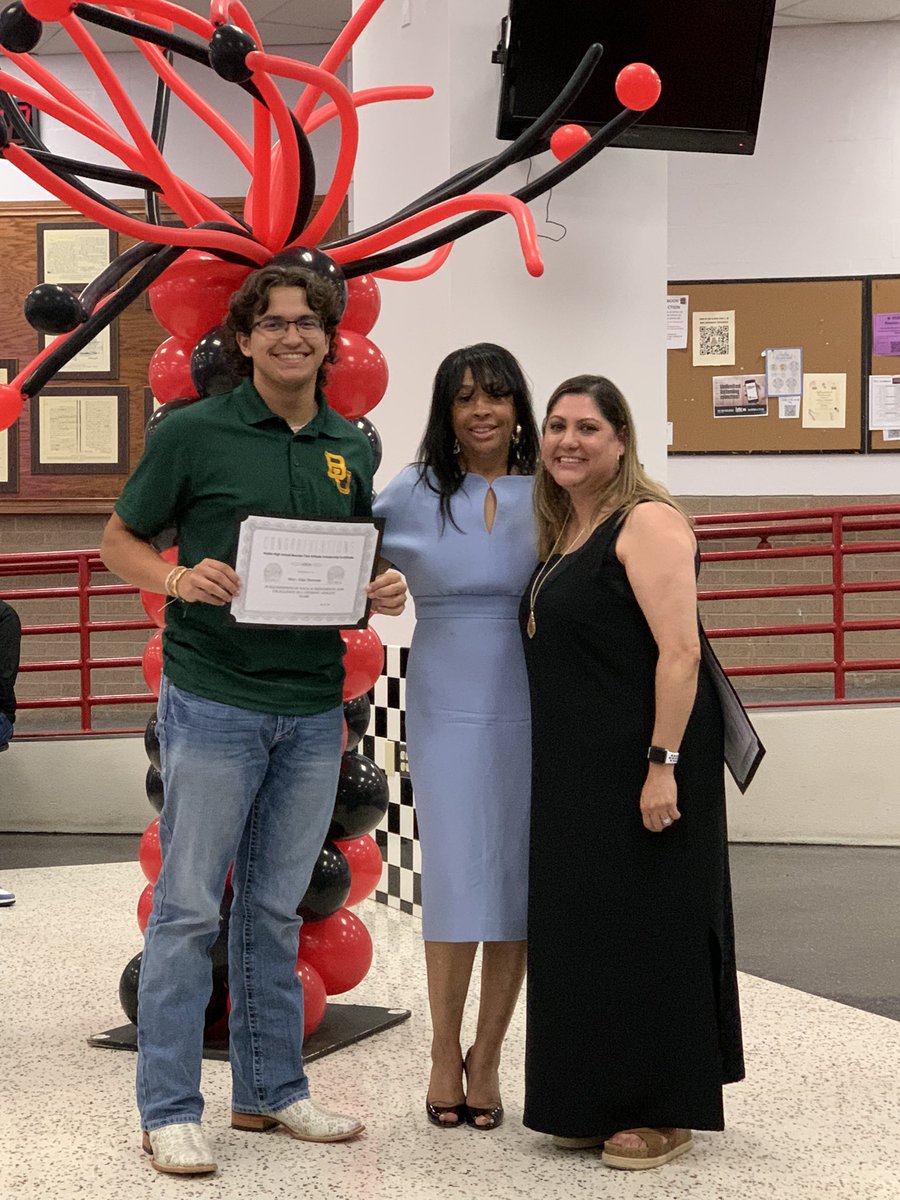 AHSBulldogs's tweet photo. Spring Sports Banquet was a success! Thank you to the Athletics Booster Club for providing SIX student athletes with an scholarship! Congratulations DAWGS!! ❤️🖤@nishilshah03 @marc_sherman13 @Ryan15Dugas @bellareb_ @DecigaEros @taylor_lamnek @SFAHS_Bulldogs @FBISDAthletics https://t.co/ufghAkMQxR