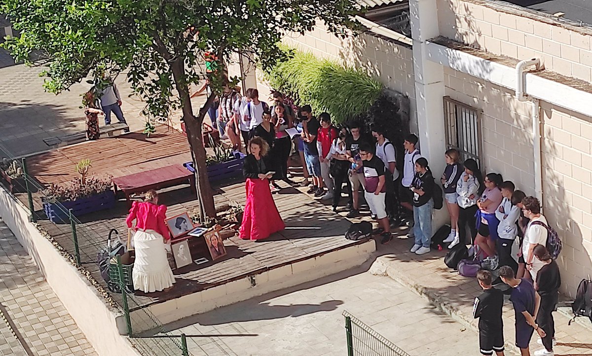 ✅ Nueva representación teatral promovida por el Área de Cultura del <a href="/CabildoTenerife/">Cabildo de Tenerife</a> y el <a href="/Auditoriotfe/">Auditorio de Tenerife</a> dentro del Programa “Teatro en la Escuela”. Hoy disfrutamos al aire libre con ¡Valientes!, de la compañía  <a href="/BurkaTeatro/">BurkaTeatro</a> para el alumnado de 4º ESO👏🏼👏🏼👏🏼👏🏼🔝🔝