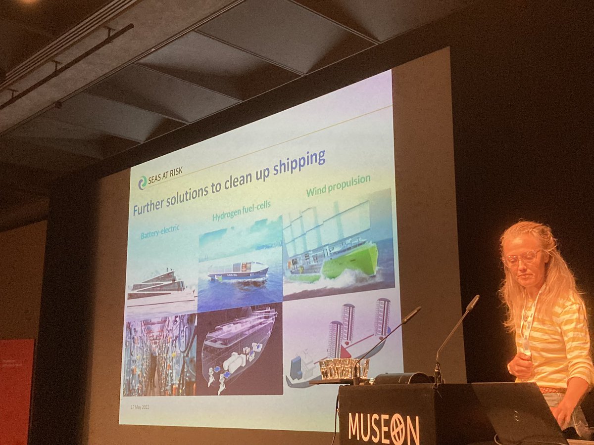 NWO_Science's tweet photo. #Domainscience | The many faces beside pure science itself at the polar symposium: polar jackets, a new magazine on Antarctica, a climate initiative, the @seesnl expedition, diesel particular filters for ships @LucyGilliam https://t.co/ND3EMnDFHy