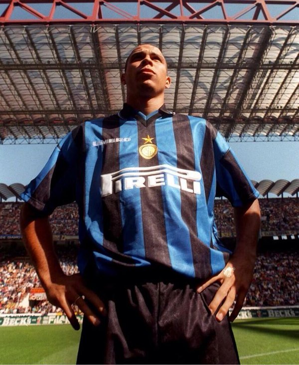 90sfootball's tweet photo. Ronaldo joins Inter, 1997. https://t.co/9X4bOTqizr
