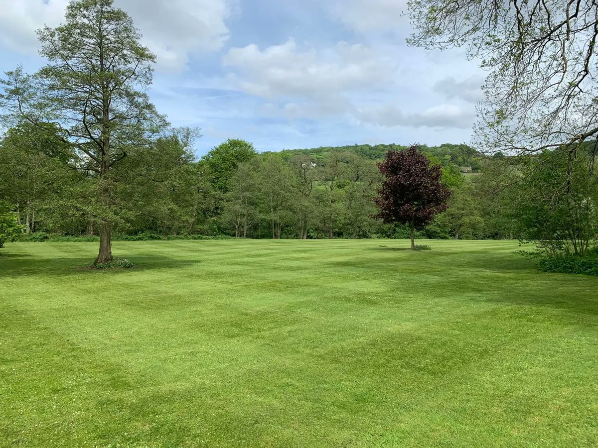 Our beautiful lawn is 'wedding ready' for next weekend! 😍💍🍾🥂

#beautifulview #garden #weddingready #stunninggrounds #hathersage #peacefulretreat #countryside #peakdistrict #derbyshire