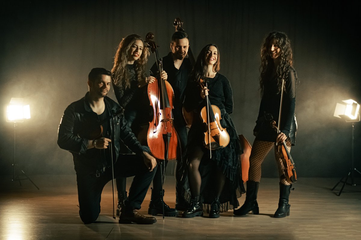 ajsantpedor's tweet image. Últim concert del CICLE CONVENT. Ja teniu les entrades?

🎼Barcelona Rock Strings interpretarà l'època daurada del rock amb instruments clàssics
👉🏻  Diumenge a les 18h
🎟️ Entrades a la venda a l'Ajuntament i online: bit.ly/3NuhLnt

Us hi esperem! @BcnRockStrings