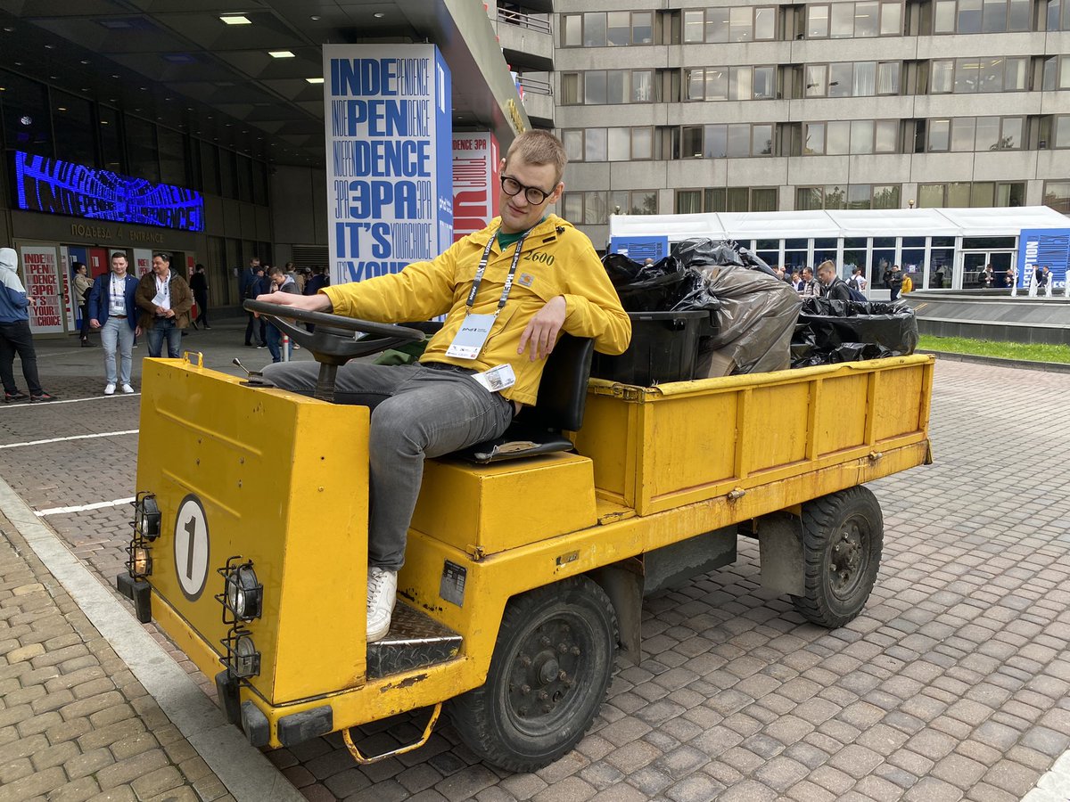 260hz's tweet photo. Приехал на @phdays так сказать https://t.co/uA2C4Nme0I