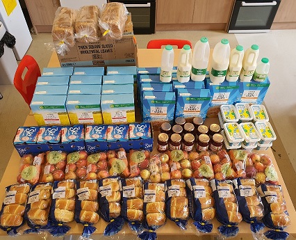 FeatherstonePr2's tweet photo. Please donate to our Go Fund Me fundraiser to help buy breakfast for our most vulnerable children and families - see link below. Thank you 😃 for all your donations so far, we will start to distribute the food (in photo) to our families tomorrow morning https://t.co/hOIe1SGCLh https://t.co/1NY831FIAR