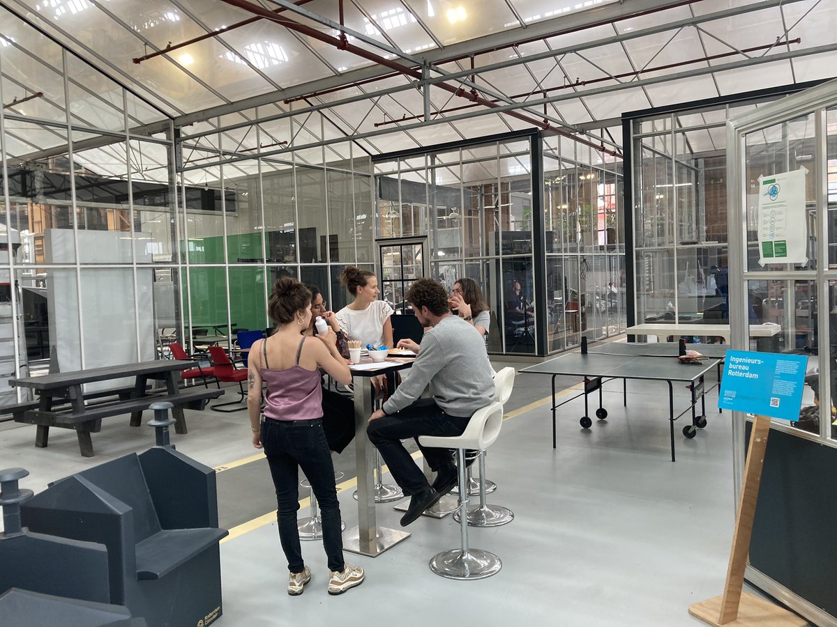 Netwerk Jong ‘R heeft een bezoekje gebracht aan onze Innovatiekas @ RDM. Voor inspiratie en om in gesprek te gaan met Min. van Defensie en DutchDroneCompany. Ook hebben wij hen een vraagstuk meegegeven voor kennismaking met de innovatieve werkwijze @Stadmakers010 <a href="/Stadsbeheer010/">Stadsbeheer010</a>