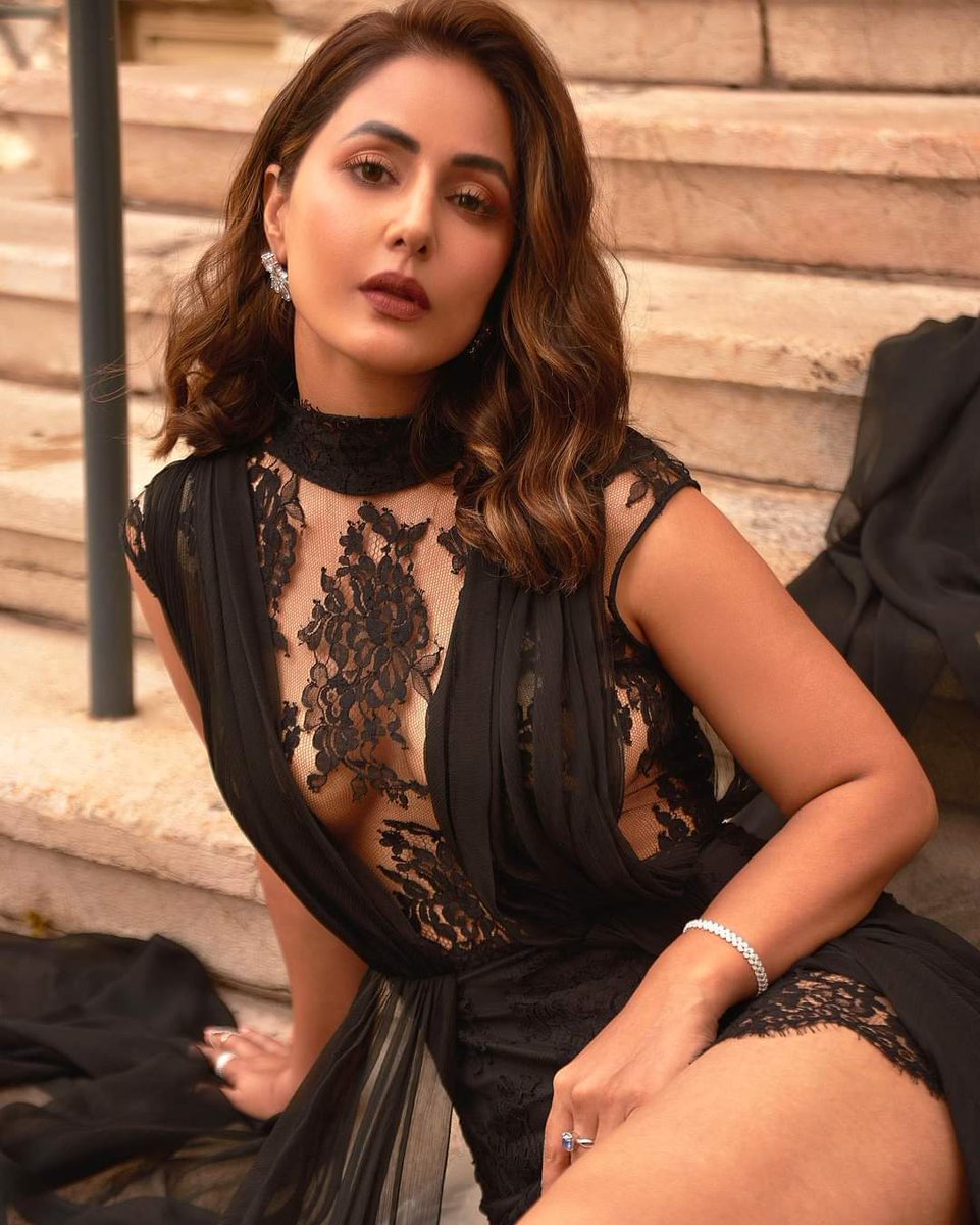 HinaKhanStyles's tweet photo. Who is even doing like her ?

No one like her 🙌

#HinaKhan

HINA SETS CANNES ABLAZE https://t.co/6FFmDzbGcq