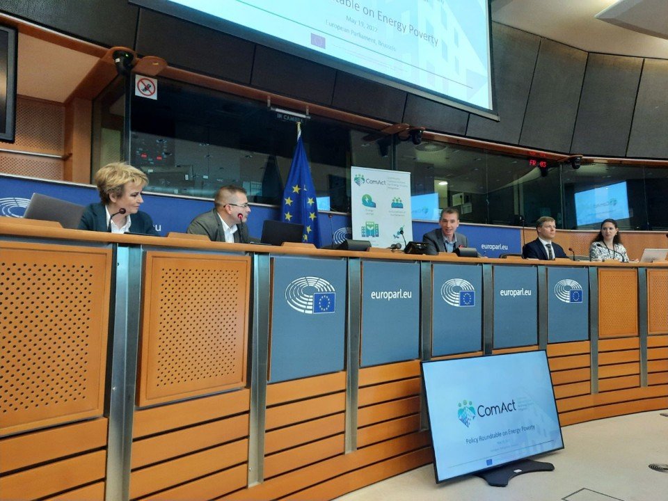 Hanna Zdanowska - Climate Pact Ambassador 🇵🇱🇪🇺 (@zdanowskacor) on Twitter photo Policy Roundtable on Energy Poverty organised by <a href="/ComActProject/">ComActProject</a>  – many  important messages from CEE countries. Hope that EPBD will accelerate the decarbonisation of buildings and foster renovation, not leaving anybody behind! Policy Roundtable on Energy Poverty organised by <a href="/ComActProject/">ComActProject</a>  – many  important messages from CEE countries. Hope that EPBD will accelerate the decarbonisation of buildings and foster renovation, not leaving anybody behind!
