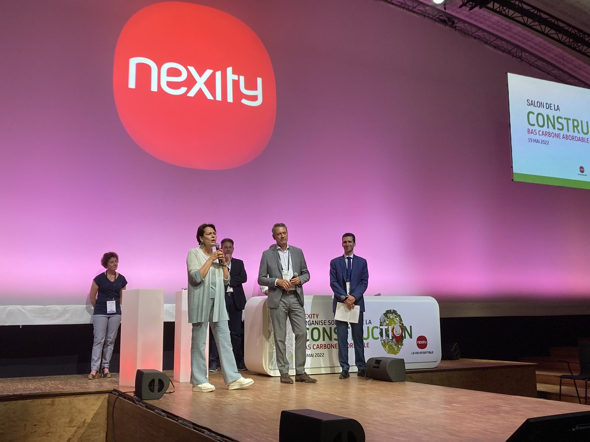 VBedague's tweet image. Ouverture du 1er salon de la construction #basCarbone abordable @nexity : je suis très fière d’annoncer aujourd’hui la ✍️signature d’un grand partenariat stratégique avec @saintgobain pour accélérer notre développement de la filière bas carbone sur le marché du logement et bureau