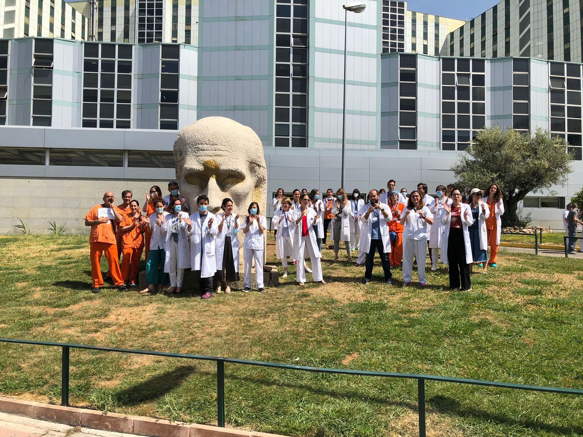 NOVENO día de HUELGA. Damos la VUELTA ENTERA al Hospital Ramon y Cajal   #HuelgaMedicosFacultativos #HaySolucionLegal #BastaYadeTemporalidad <a href="/IdiazAyuso/">Isabel Díaz Ayuso</a> <a href="/eruizescudero/">Enrique Ruiz Escudero</a> <a href="/huelgafacmad/">HuelgaFacultativosMadrid</a> <a href="/MUDmedicos/">MUD Médicos</a> <a href="/SomosUrgencias/">SomosUrgencias</a>