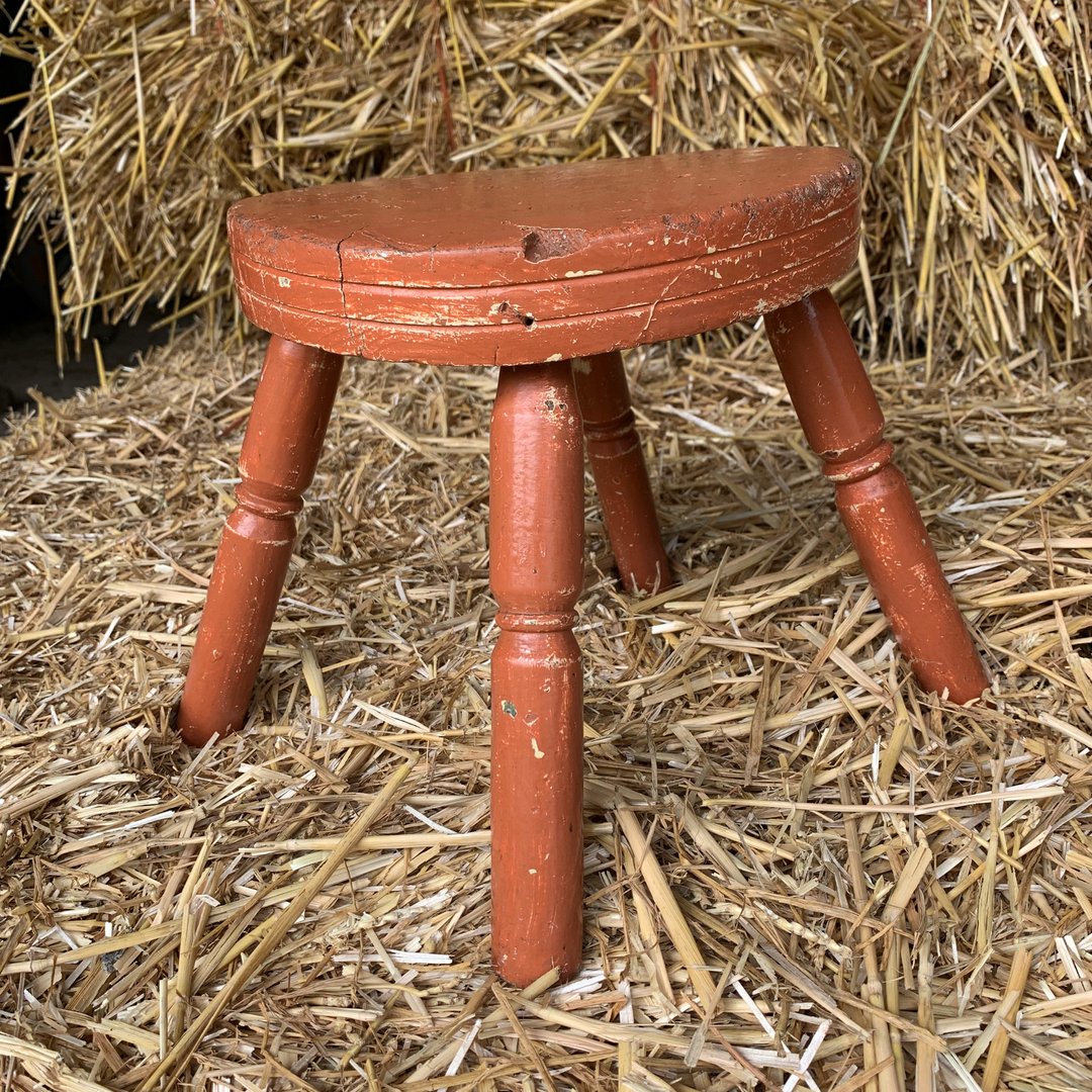 V_R_Antiques's tweet image. Antique Painted Wonky Top Milking Stool / small table / plant stand
This stool has lovely charming character with its wonky top
H 23cm
Leg to leg 36cm
Top diameter 23.5cm

Very sturdy 

£42 inc UK p&amp;amp;p

etsy.me/3NjTlNa

 #cottagestool #paintedstool #milkingstool #antiques