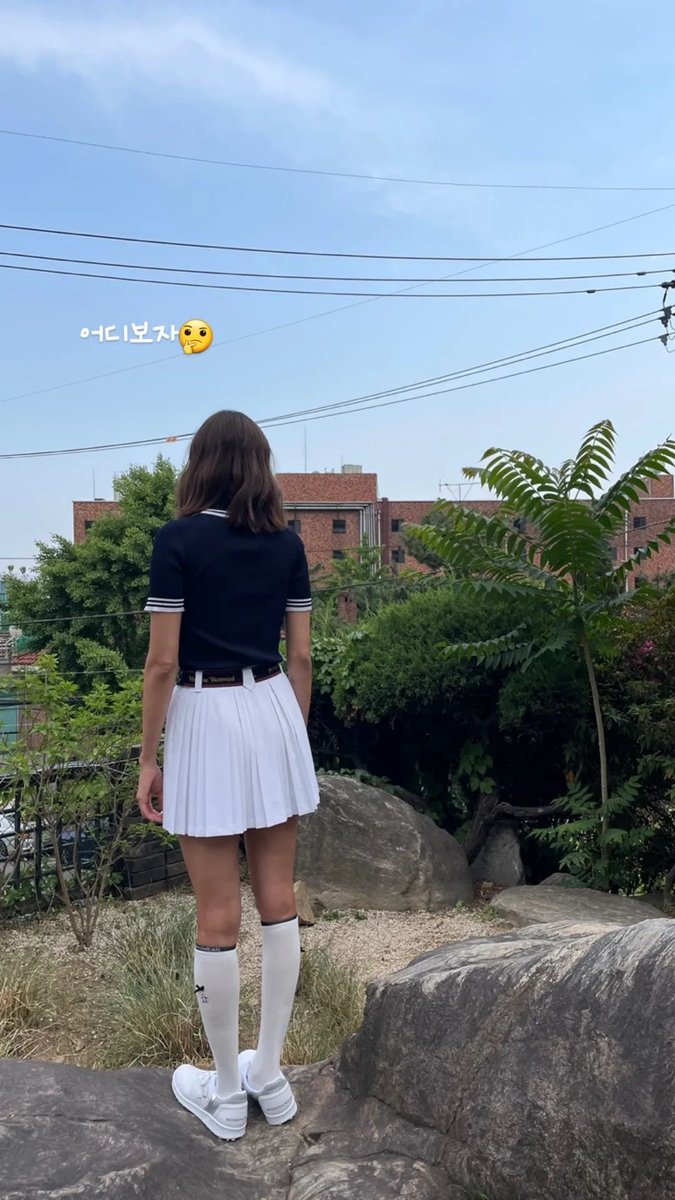 eight8_ssj's tweet photo. Is this a teaser🧐 Another magazine photoshoot??🤔 https://t.co/ux8T7ch9WT