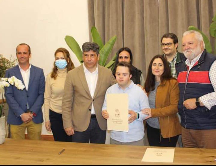 DownCordoba's tweet photo. Down Cordoba ha firmado un acuerdo con el Ayuntamiento de Montilla, que va a posibilitar la realización de prácticas laborales de personas con Síndrome de Down en el Consistorio.
#CreamosInclusion
#InsercionLaboral
#EmpleoconApoyo https://t.co/4UzIAqu9Vu