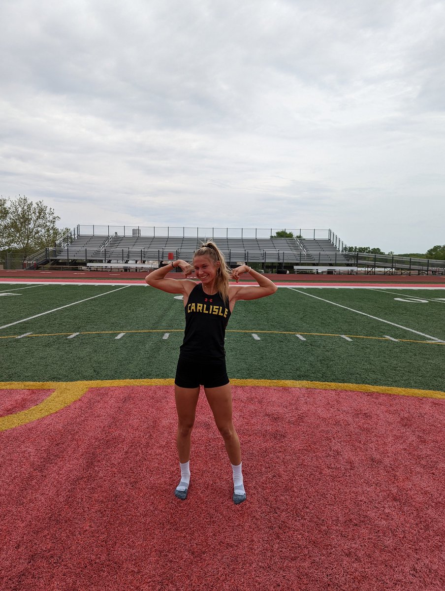 mr_schank's tweet photo. Thursday races: 
5:00pm 4x800m- Tessa E- Maya B- Marie D- Ainsley E- Cassie Miller-Kira F
7:00pm: 400m- Ainsley Erzen 
7:40: Shuttle Hurdle Relay- Reagan R-Katie K-Cece F-Laura Downs-Addy E-Tegan S https://t.co/usCWhudqId