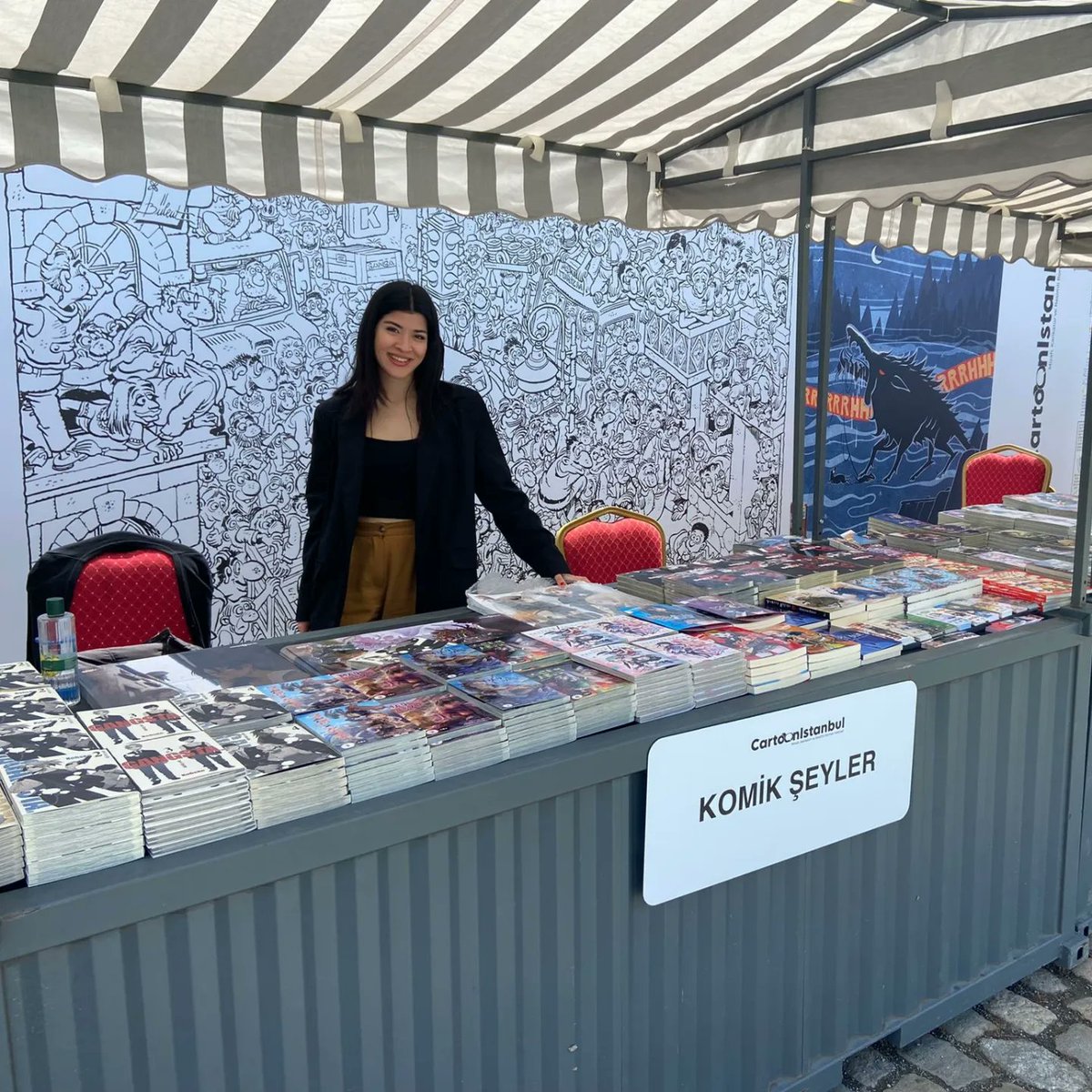 animangamemess's tweet photo. K-ON 3&amp;4, şu anda CartoonIstanbul ve GameX fuarlarında raflarda! Fuarlardan sonra tüm seçkin kitapçılarda.

Tüm okurlarımızı Kadıköy Gazhane'deki CartoonIstanbul etkinliğine bekleriz, ayrıca son fotoğraftaki Kyoto'nun Arka Yüzü afişini nasıl buldunuz? 😍 https://t.co/IQgJlnAHQN