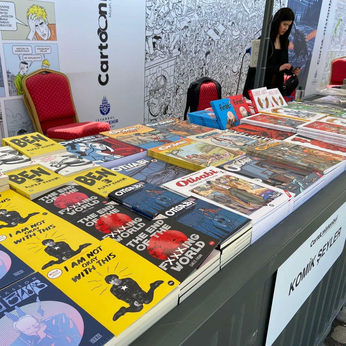 animangamemess's tweet photo. K-ON 3&amp;4, şu anda CartoonIstanbul ve GameX fuarlarında raflarda! Fuarlardan sonra tüm seçkin kitapçılarda.

Tüm okurlarımızı Kadıköy Gazhane'deki CartoonIstanbul etkinliğine bekleriz, ayrıca son fotoğraftaki Kyoto'nun Arka Yüzü afişini nasıl buldunuz? 😍 https://t.co/IQgJlnAHQN