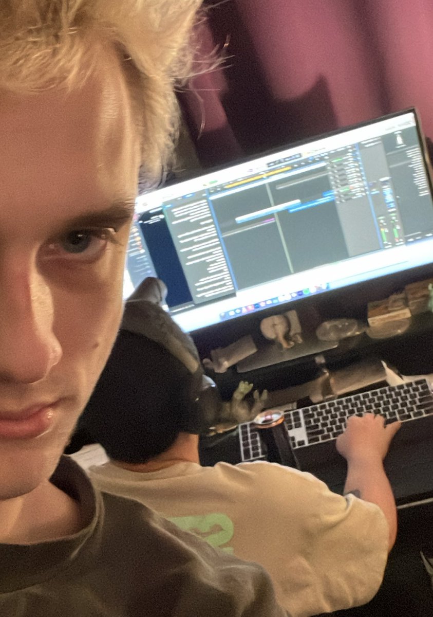 matthwatson's tweet photo. It’s 4:35 AM and we workin on the album 💿 @imbenbeal https://t.co/jxamCFREjm