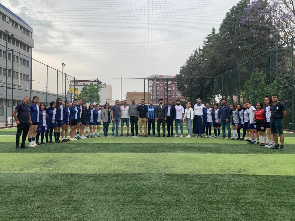 yuregiredeva's tweet photo. .@yuregiredeva @yuregirdeva_kpb @YuregirGencDeva Olarak #19MayısGenclikveSporBayramı Münasebetiyle 5 Ocak Demirspor Kulübünü Ziyaret Ederek Genç Kadın Futbol Takımıyla Buluştuk. Gençlerimiz Eğitim ve Spor Hayatlarını Birlikte Yürütmek İstiyor.
#DEVAgençlikte #DEVAsporda https://t.co/EitRwx2RmY