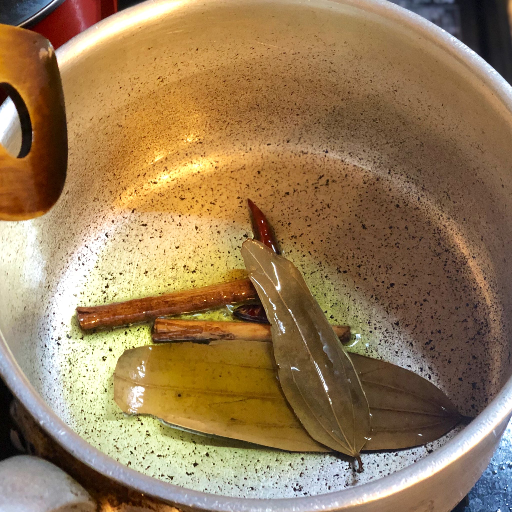 Spice Dungeon 不定期営業 予約制 今日も今日とてスパイスカレー作り 今日は やや酸っぱめ豚肉カレーの ポークビンダルーを作りたいと思います 大好きなんですよねーこのカレー スパイスダンジョン カレー T Co Cbuh5jxzhc Twitter