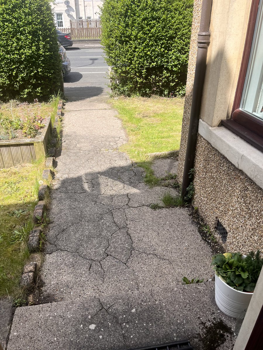 katwalk80's tweet photo. This is my doorstep @OVOEnergy since this is the 4th missed appointment you have not turned now at level 5 complaint and still no contact I’ve not missed a payment and I have a £5k bill outstanding. .#Ovoenergy #faultymetre #financialombudsman #DailyMail #news #thesun #themirror https://t.co/iVDtHzBr8S